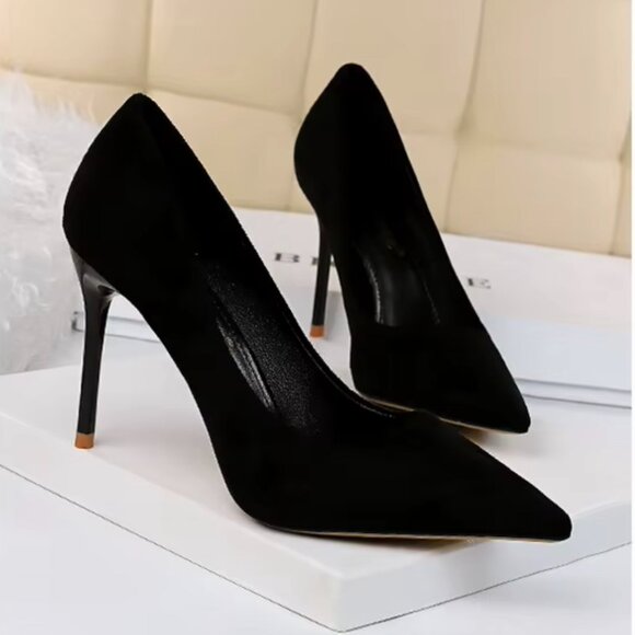 Black Pumps - BRAND NEW - Size 7.5 - Picture 4 of 6